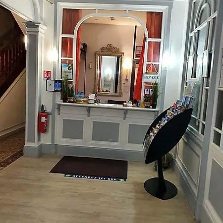 Riviera Ξενοδοχείο 2*