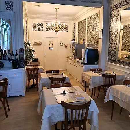 Ξενοδοχείο Riviera 2*